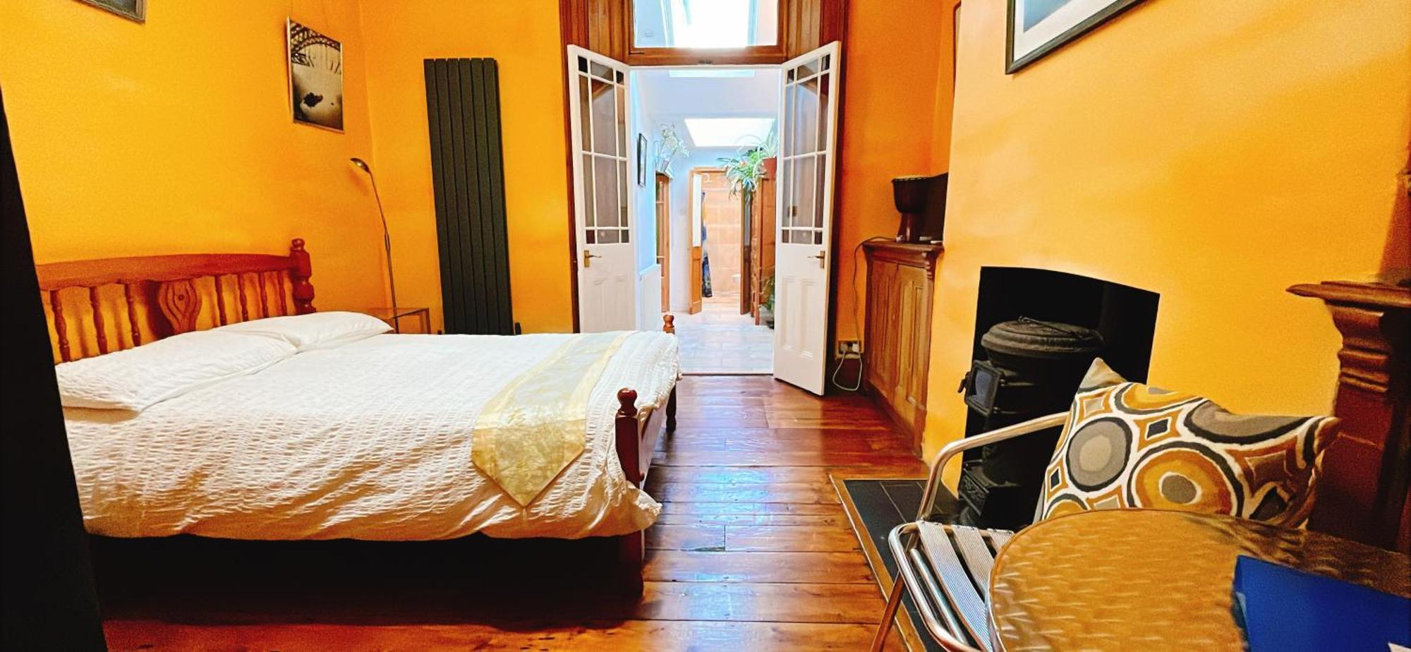 카디프 Funky Urban Jungle B&B 외부 사진