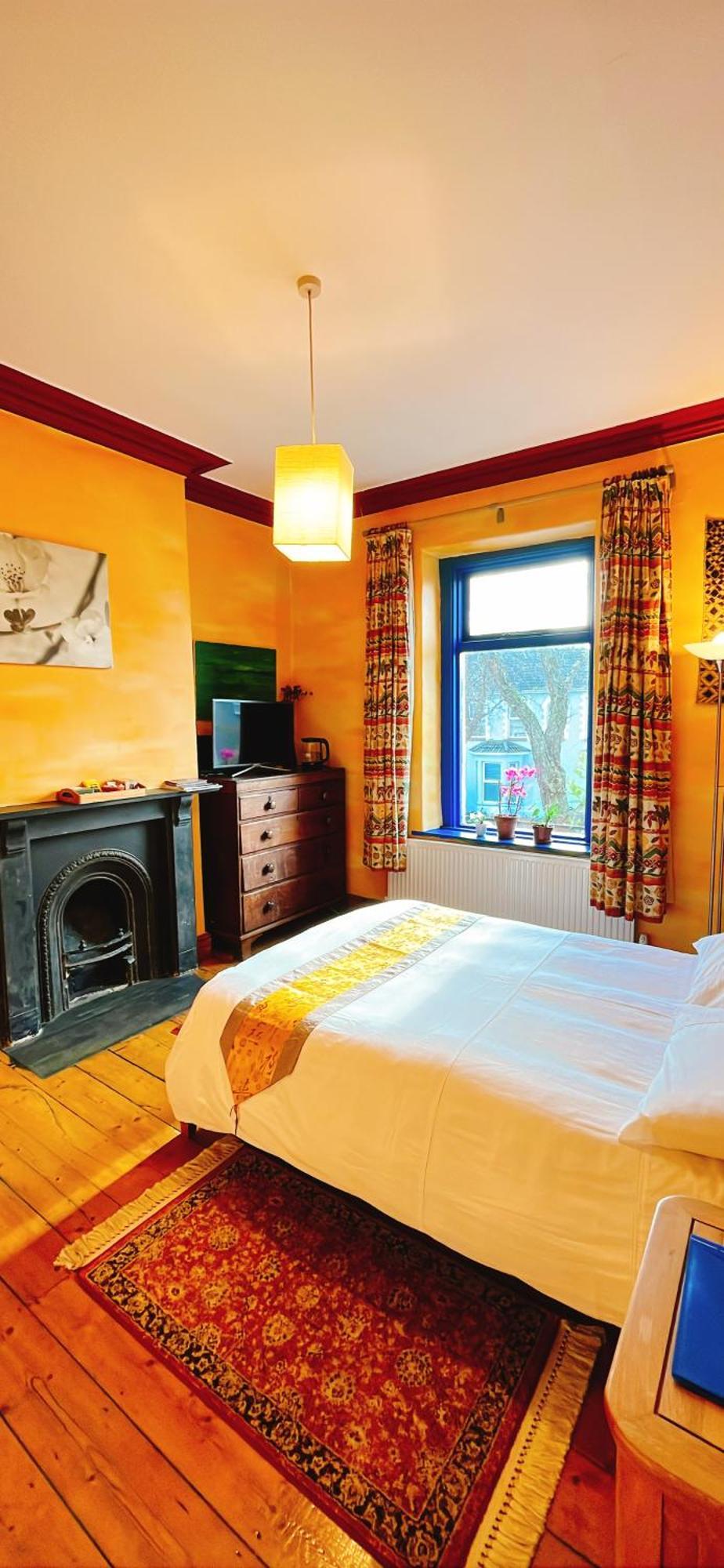 카디프 Funky Urban Jungle B&B 외부 사진