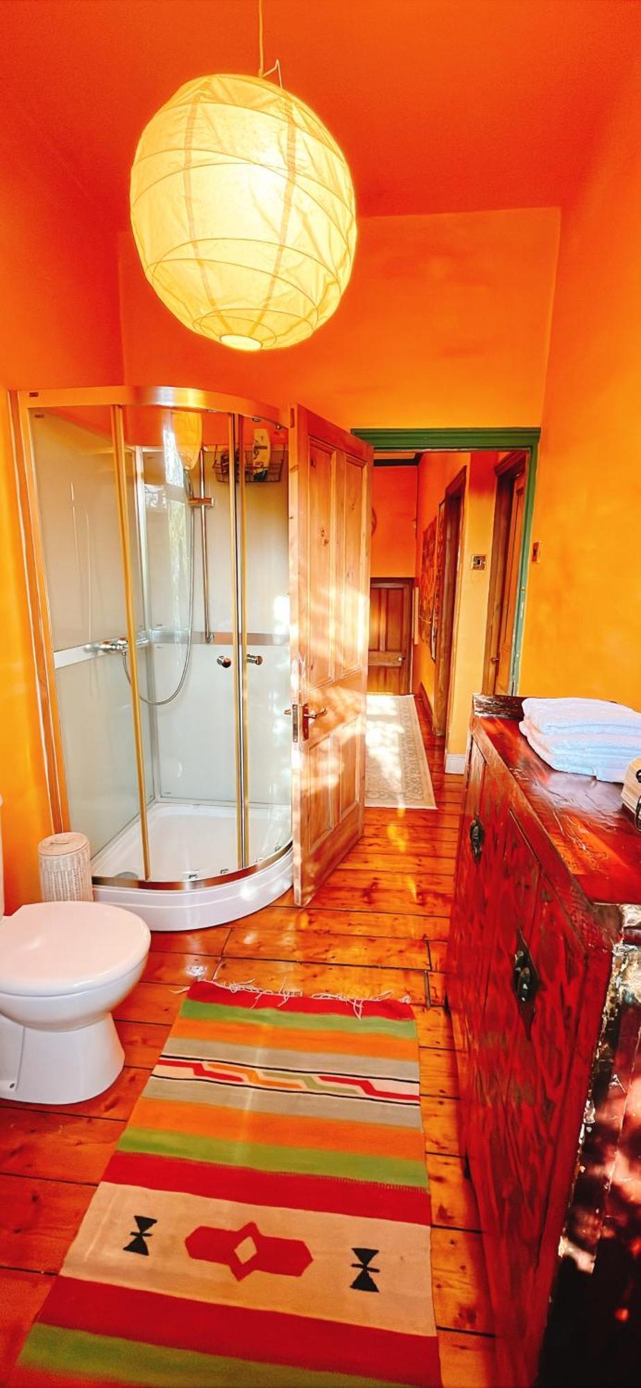 카디프 Funky Urban Jungle B&B 외부 사진
